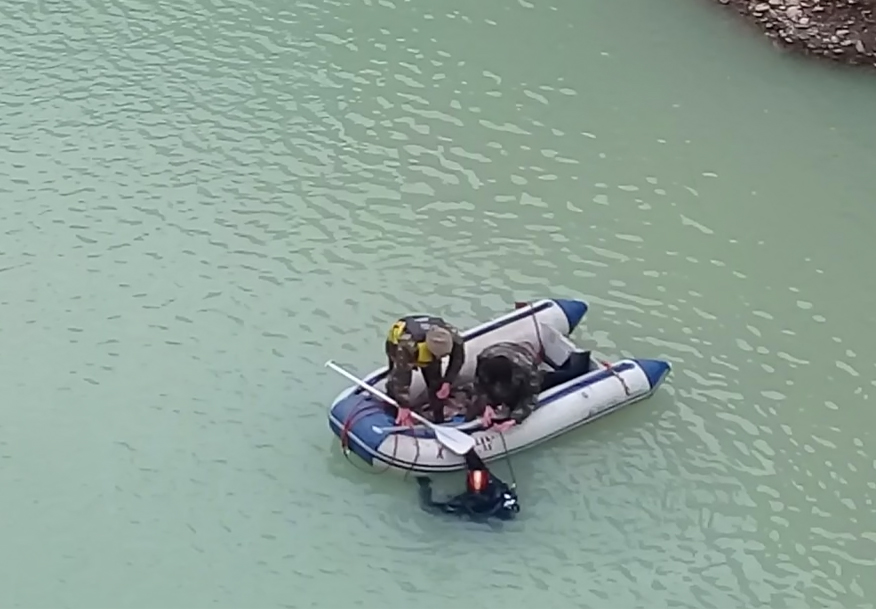 KÜRDƏ 2 NƏFƏR BATDI - Axtarışlar davam edir..