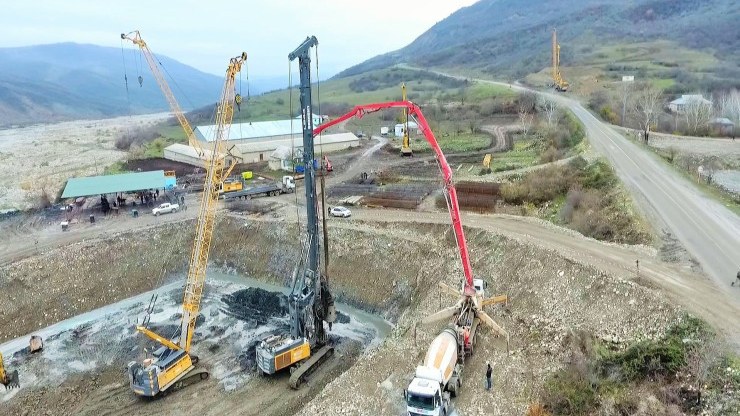İsmayıllıda yol tikintisində FACİƏ - ÖLƏN VAR