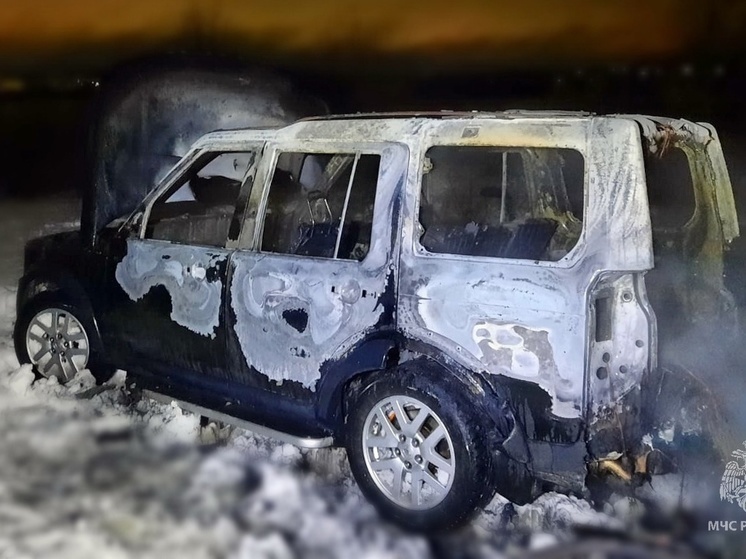 Ağsuda "Land Rover" dərəyə aşaraq yanıb