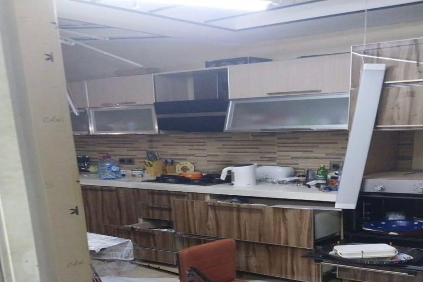 Bakıda çoxmərtəbəli yaşayış binasında mənzildə partlayış baş verdi