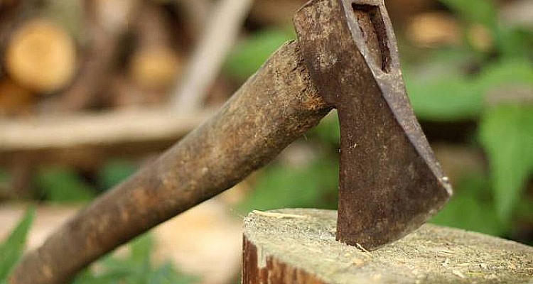 Sumqayıtda 46 yaşlı kişi baltalanıb