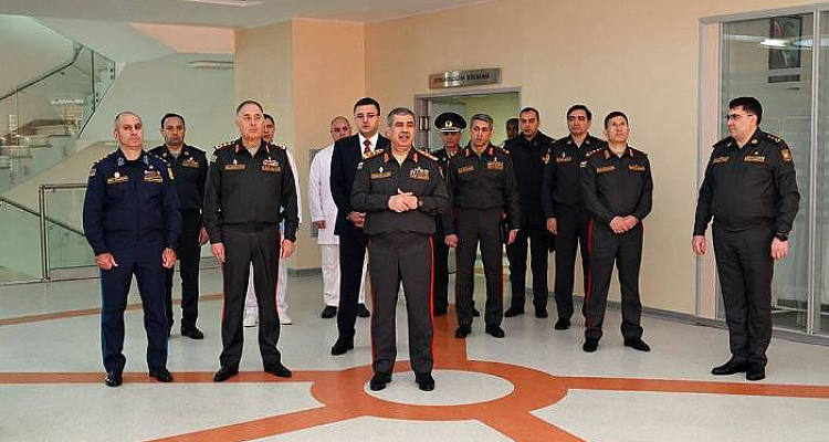 Müdafiə naziri Baş Klinik Hospitalı ziyarət edib, hərbi qulluqçuların səhhəti ilə maraqlanıb