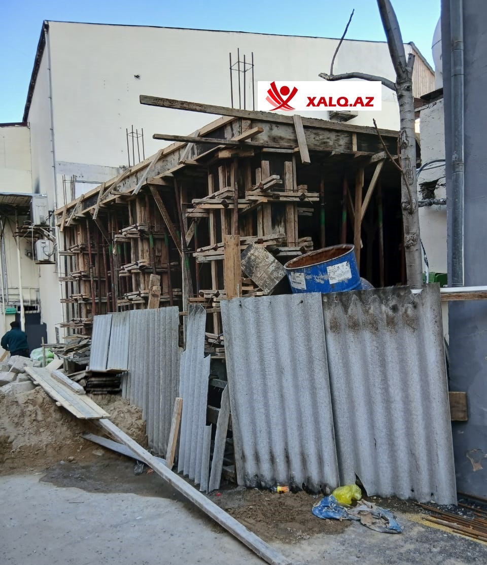 Yeni Günəşlidə 3 mərtəbəli qanunsuz obyekti kim tikdirir?- Fotofakt