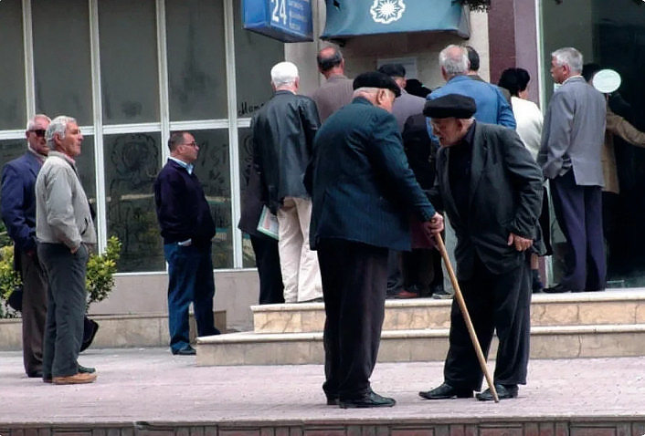 Azərbaycanda pensiyaçılar bu yaşda təqaüd alacaq - Yeni rəqəm AÇIQLANDI