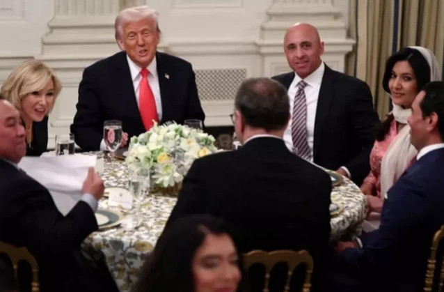 Tramp müsəlmanlarla iftar yeməyində görüşüb
