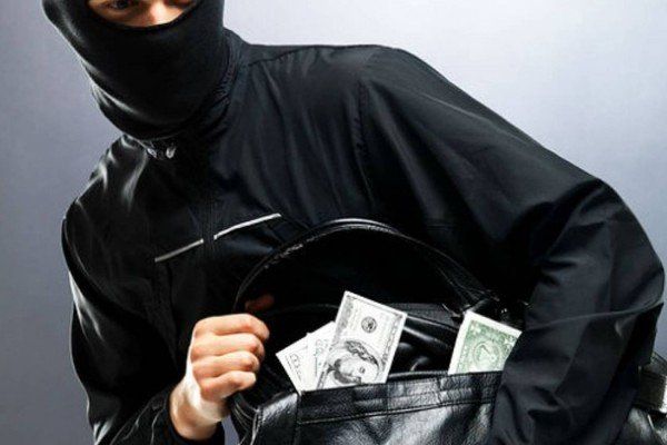 "Dollar Rüstəm"in evinə hücum edən şəxslə bağlı qərar çıxarıldı