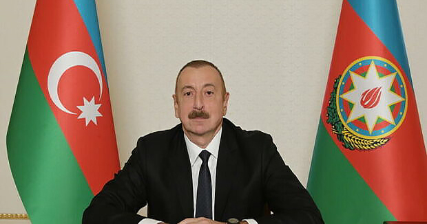 İlham Əliyevdən Makrona sərt ittihamlar: “Ermənistanı yenidən müharibəyə sürükləyir”