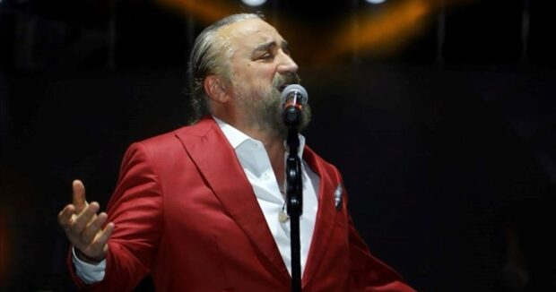 SON DƏQİQƏ! Ünlü müğənni Volkan Konak konsert səhnəsində öldü