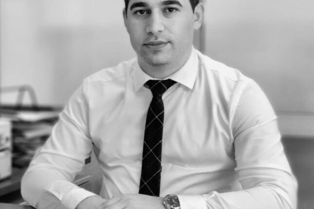 “Yelo Bank”ın filial müdiri müştərinin çənəsini sındırdı