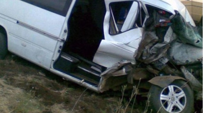 Lerikdə mikroavtobus aşdı - 1 ölü, 4 yaralı
