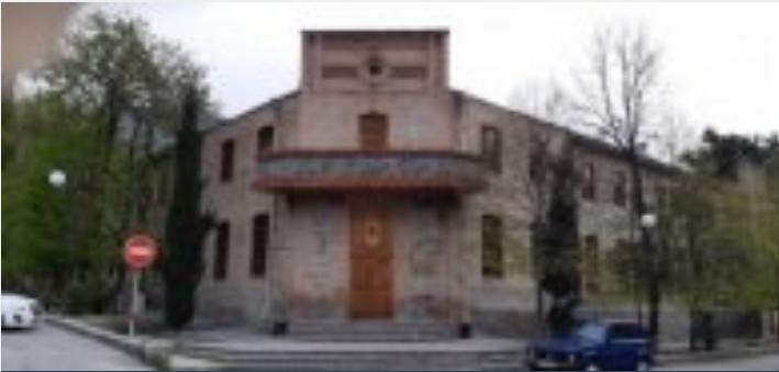 "Tələbələrdən 350-500 manat pul alınır" - Şəkidəki kollecdə qalmaqal