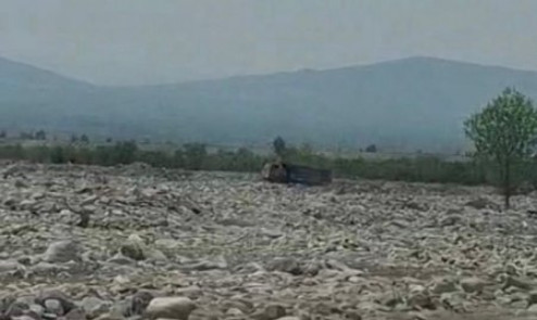 Oğuzda çayın yatağından kimlər qanunsuz daşınma edir?-Araşdırma