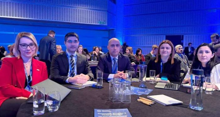 Emin Əmrullayev Londonda keçirilən 21-ci Dünya Təhsil Forumunda iştirak edir