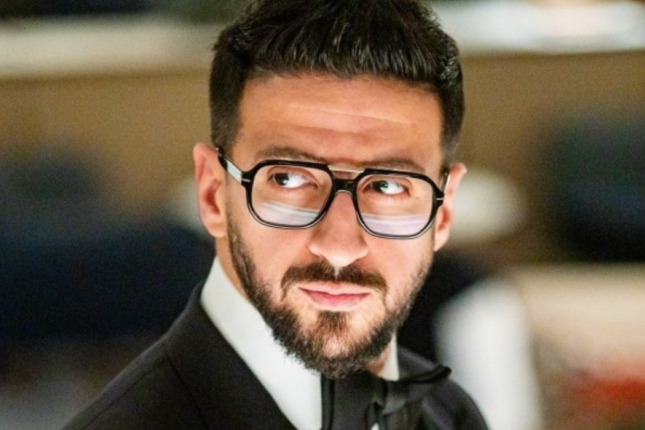 Müğənni Abbas Bağırov “Azercell”dən şikayətçidir – Foto