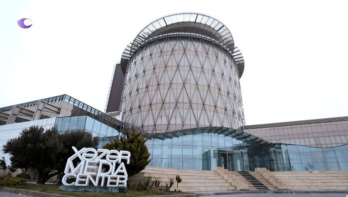 “XƏZƏR TV” MƏHKƏMƏ QƏRARLARINI SAYMIR – Telekanal 3 dəfə məhkəmədə uduzsa da, şirkətə borclu olduğu vəsiti ödəməkdən imtina edir