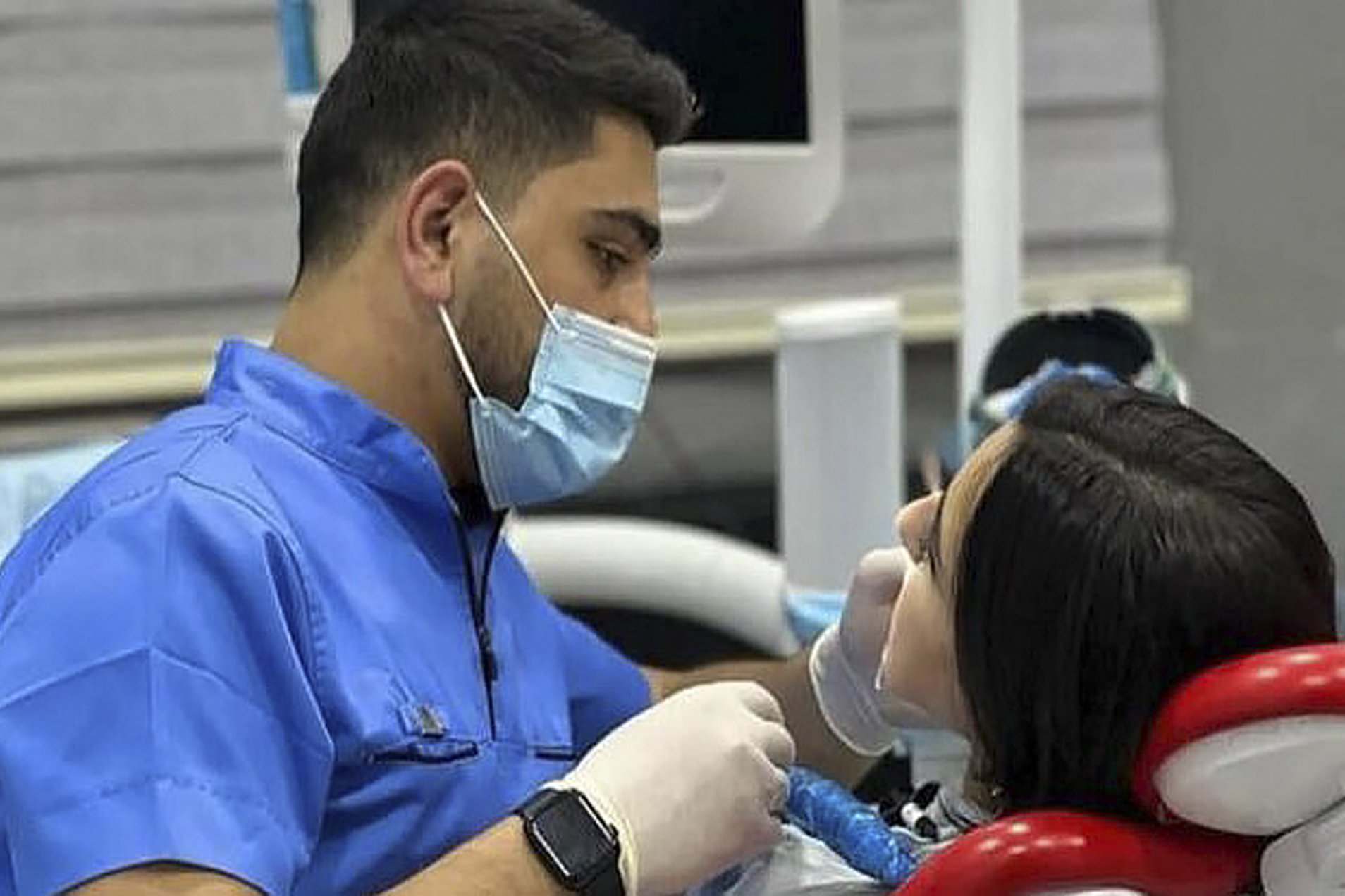 "Aristokrat" klinikasında Dr. İxtiyar Məmmədov sertifakatsız,lisenziyasız necə stomatoloq kimi çalışır?
