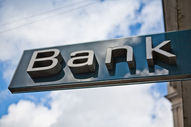 Bu bankların əmlakları hərraca çıxarıldı