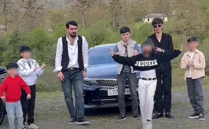 “Azyaşlı qızların belə davranışı qəbuledilməzdir” - Dövlət Komitəsi
