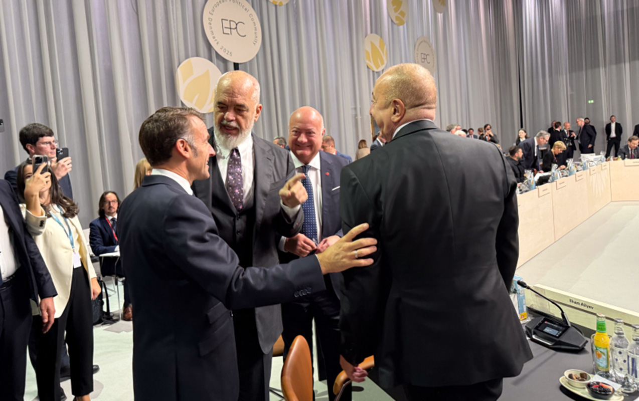 Edi Rama Makronla zarafatlaşdı - “Azərbaycanla Albaniyanı da təbrik edin”