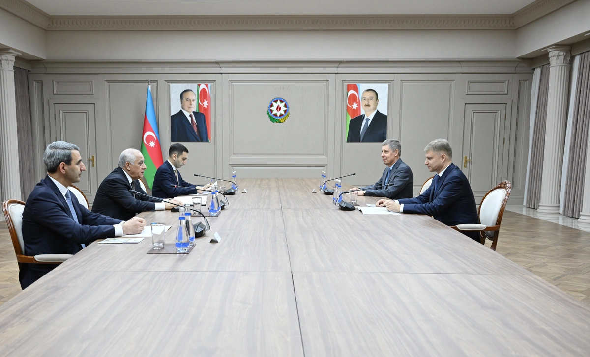 Əli Əsədov Oleq Belozyorov ilə görüşüb