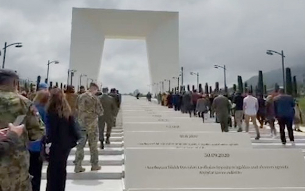 Xarici diplomatlar “Zəfər meydanı”nda - Video