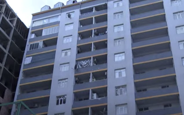 Bakıda 3 yaşlı uşaq 8-ci mərtəbədən yıxılıb