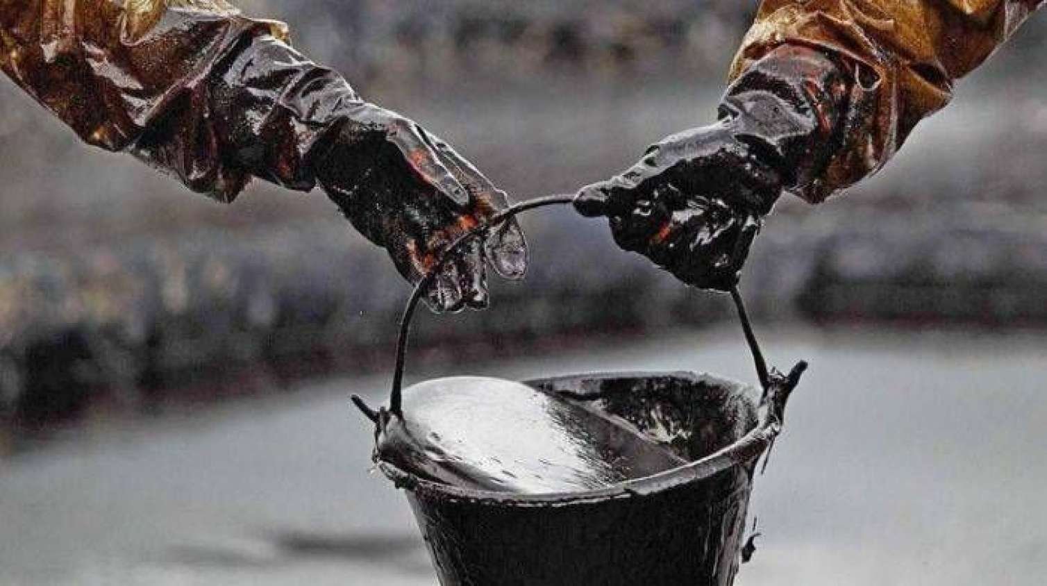 Neft bahalaşmaqda davam edir