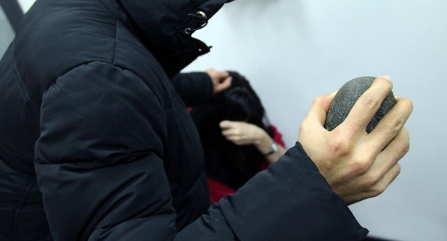 Bakıda arvadının qardaşına daşla ağır xəsarət yetirən şəxslə bağlı QƏRAR