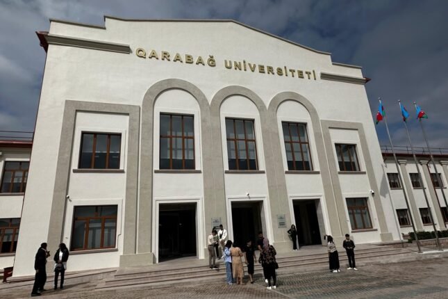Tələbələri şantaj edən müəllimə hökm oxundu