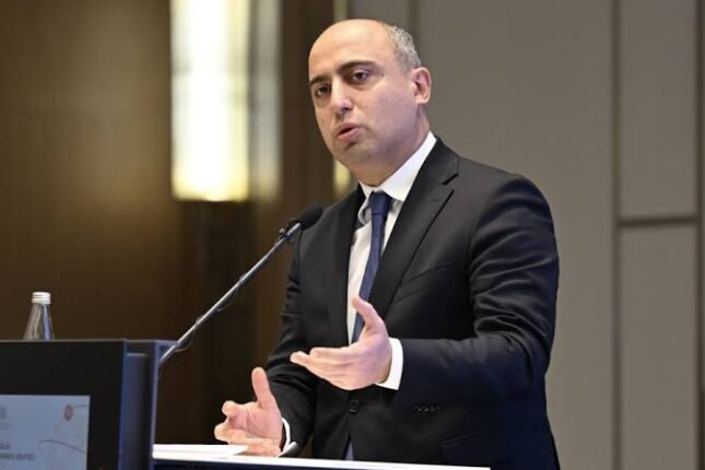 Əmrullayevə SƏRT sözlər: “Bu problemləri kim həll etməlidir?”