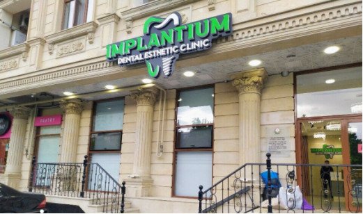 “İmplantium” klinikasında QANUNLAR İŞLƏMİR - ÖZ ƏLİ... ÖZ BAŞI...
