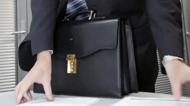 Məmurlarla bağlı yeni qaydalar: Vəzifədən kənarlaşdırılma da nəzərdə tutulur